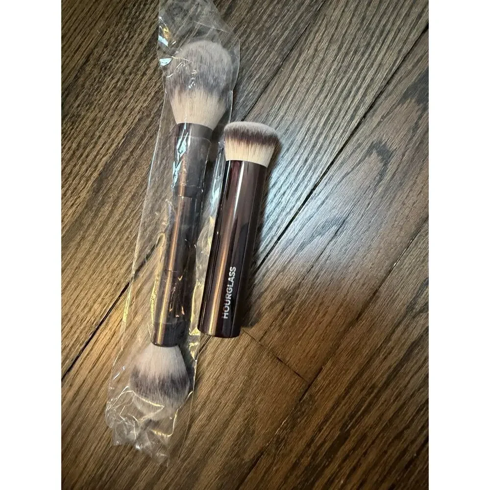 HOURGLASS Ambient Foundation Brush & Ambient Lighting Edit Brush NEW $120